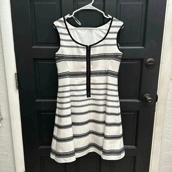 Danny and Nicole Size 6 Dress - Picture 2 of 12